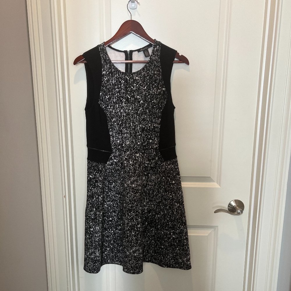 Black sleeveless dress